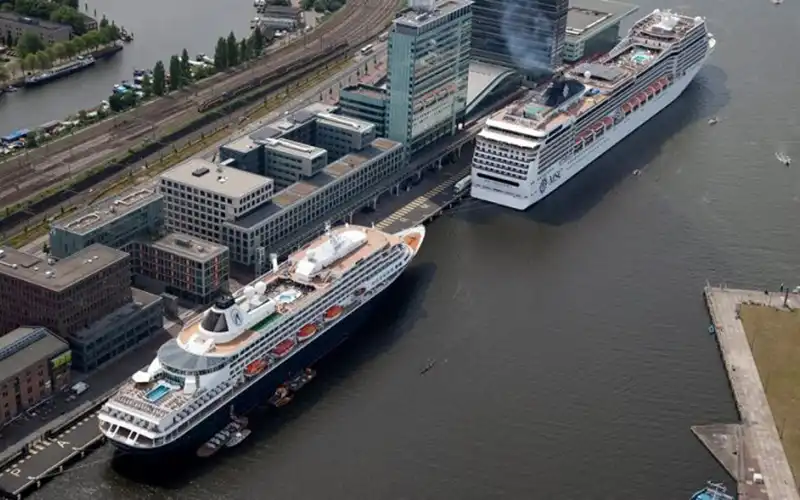 Puerto de Amsterdam Rumbo a la Diversión