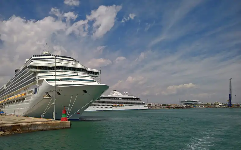 Puerto de Valencia Rumbo a la Diversión